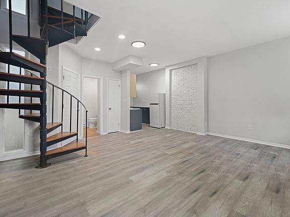 2nd image of 833 N Washington St #3