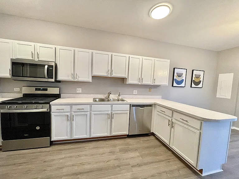 13841 Cambridge Cir — Photo 12