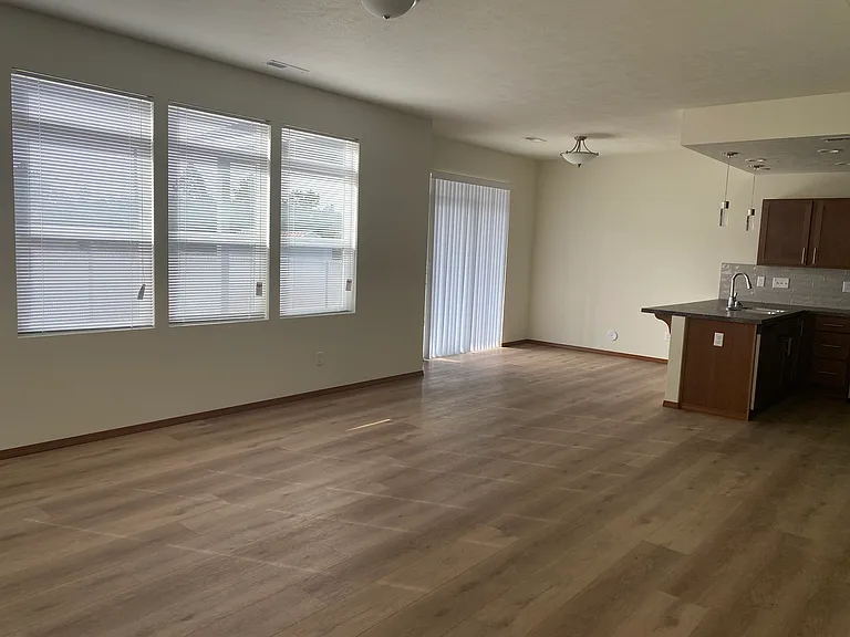 2307 N Bessie Rd — Photo 11