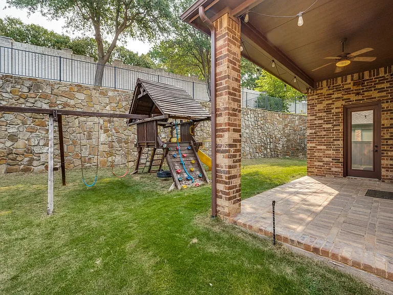 4046 E Hill Dr — Photo 24