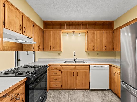 5th image of 526 N 10th Ave