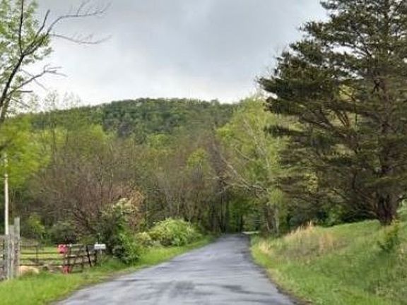 Exterior Neighborhood (street photo)