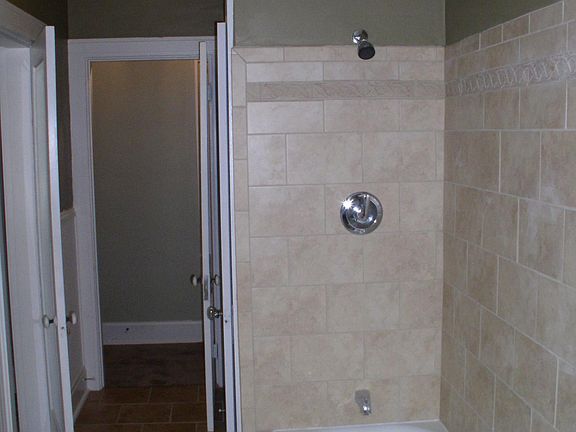 5th image of 795 Clinton Springs Ave #2