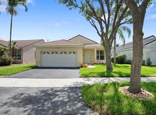 824 Sand Creek Cir, Fort Lauderdale, FL 33327
