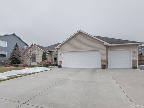 2nd image of 1633 Harrington Ln