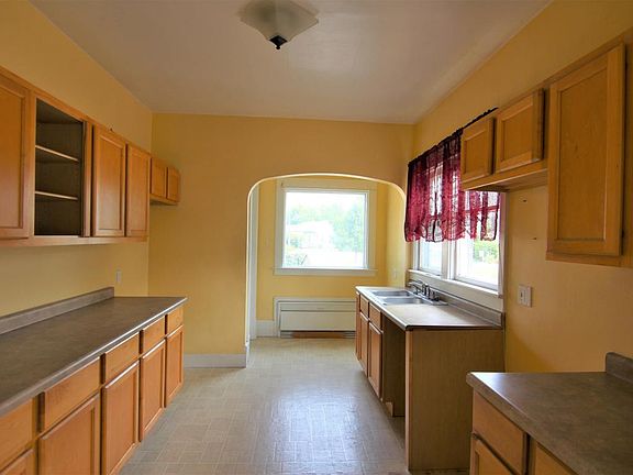 2nd image of 1192 Sanford St