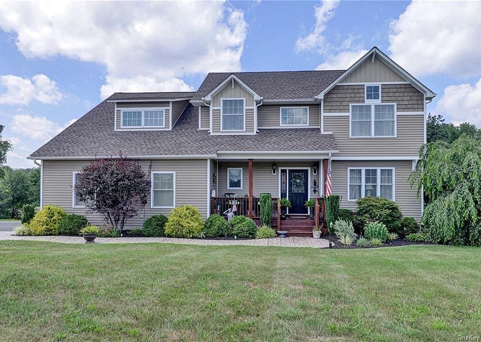 1st image of 25 Stillwater Dr