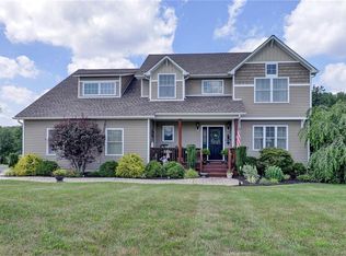 25 Stillwater Dr, Slate Hill, NY 10973