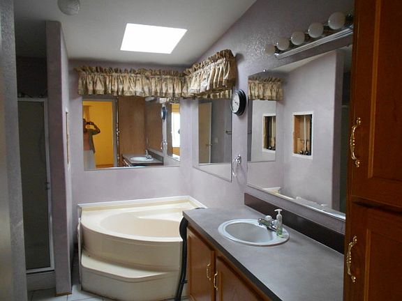 5th image of 139 Flagstaff Way