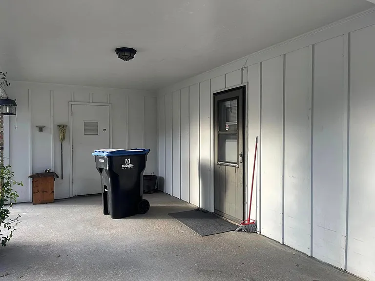 306 Jackson St — Photo 4