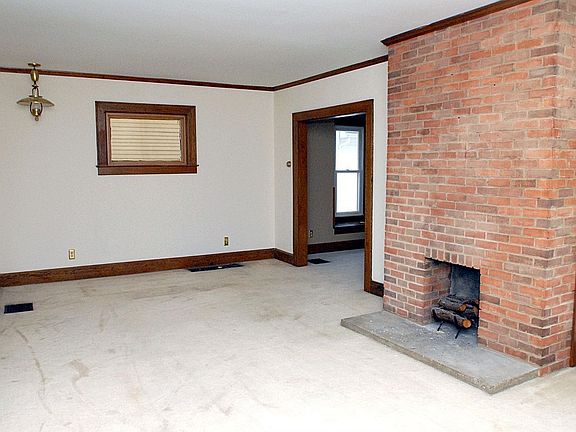 3rd image of 1114 Stewart Ave