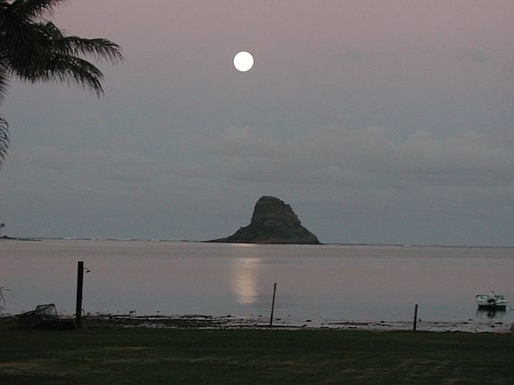 Moonrise over Kaneohe 
Bay and Mokoli'i Island.