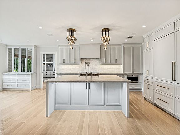 5th image of 5111 Meaders Ln