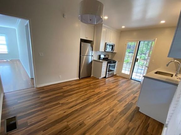 3rd image of 1229 1/2 Smithwood Dr