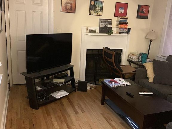 3rd image of 3006 N Sheffield Ave #1R