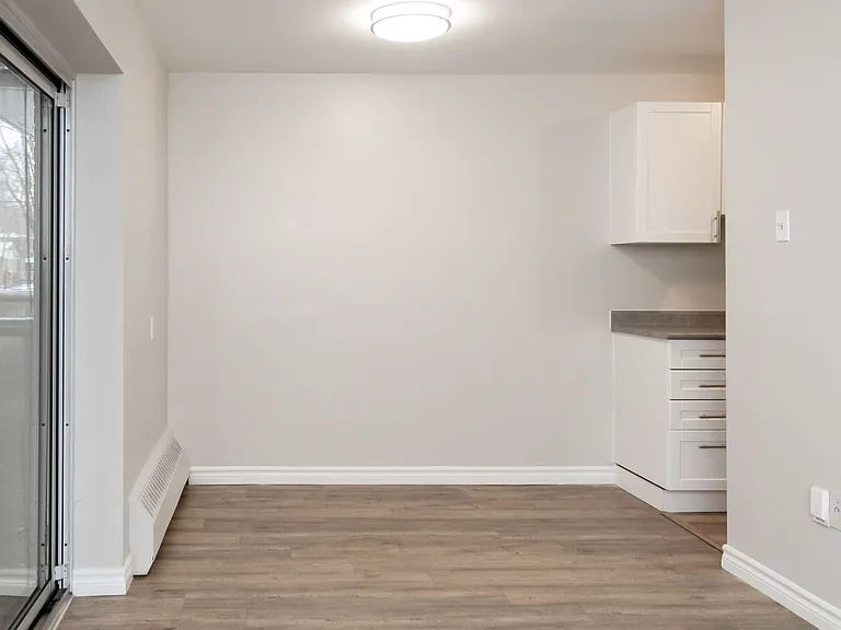 1223 Richmond St — Photo 9