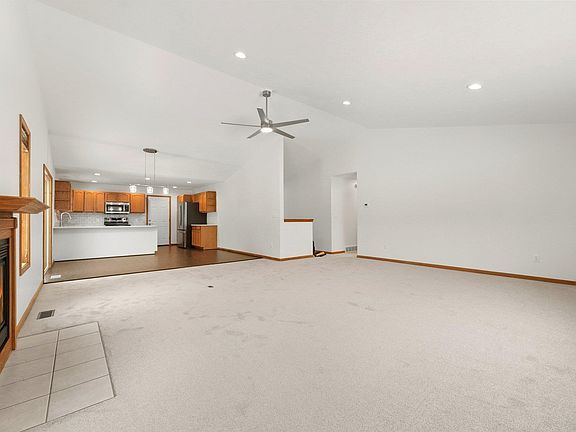 4th image of 749 Bertina Ln