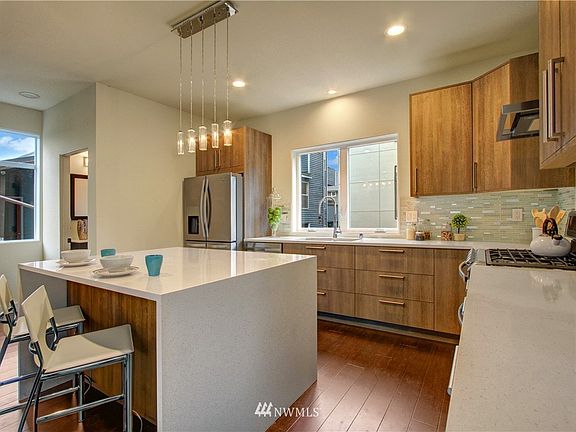 3rd image of 2137 A 10th Ave West