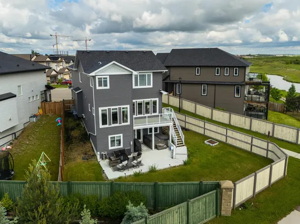 20503 97th Ave NW, Edmonton, AB T5T 4V7