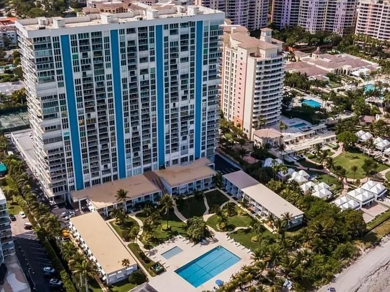 881 Ocean Dr — Photo 6