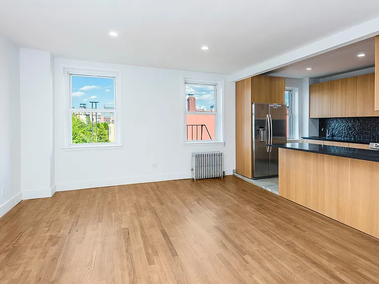 132 Franklin St #2 — Photo 3