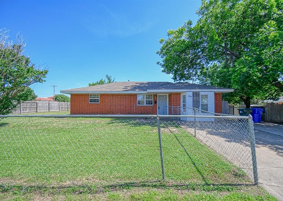 1st image of 104 Mimosa Dr