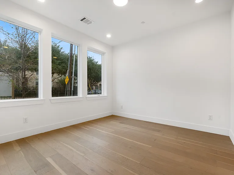 3915 N Hall St #203 — Photo 13