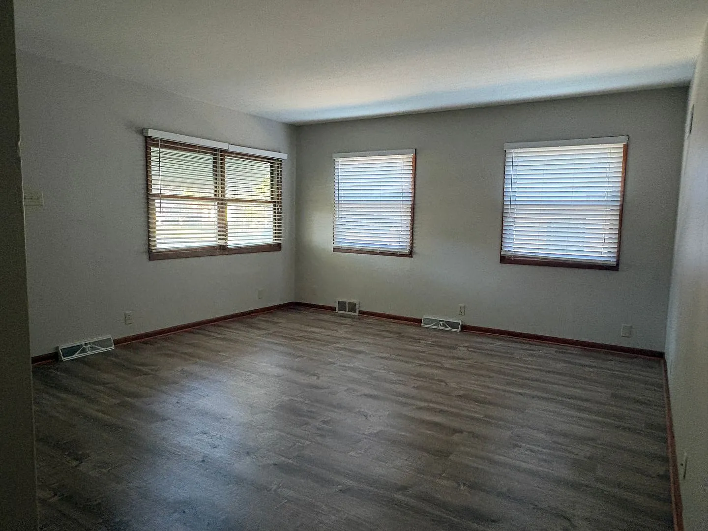 4 Bedroom Single Family — Photo 4