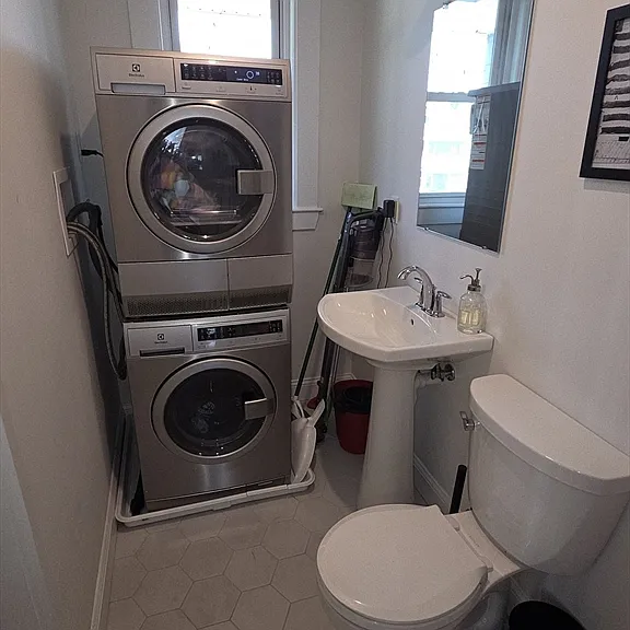 40 King St #3 — Photo 3