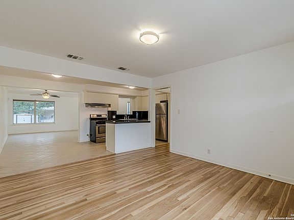 2nd image of 479 LINDA DR