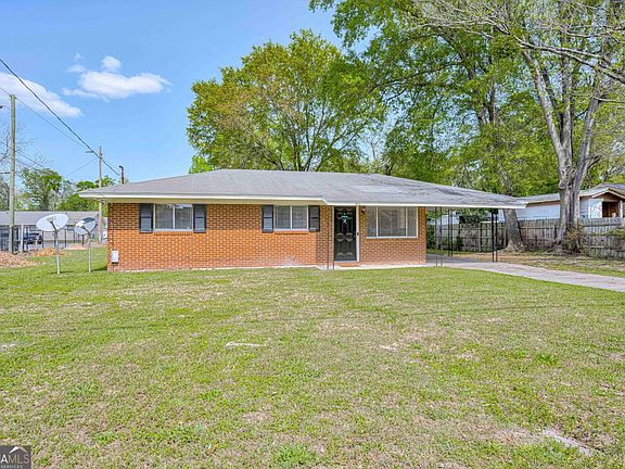 2nd image of 2013 Scott Rd