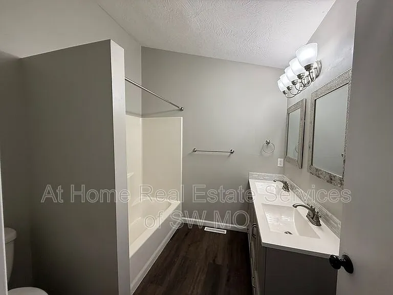 5459 S Jefferson Ave — Photo 11