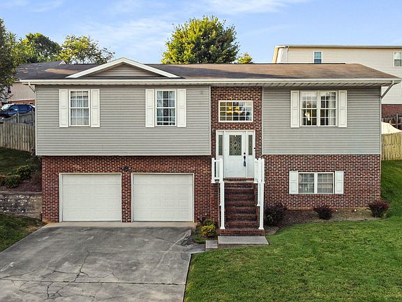 3rd image of 160 Old Mill Ct