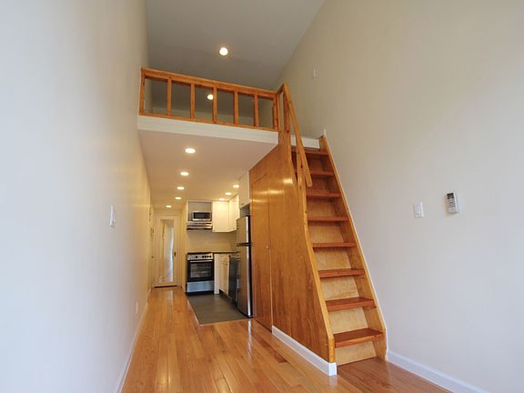 5th image of 315 W 14th St APT 5A