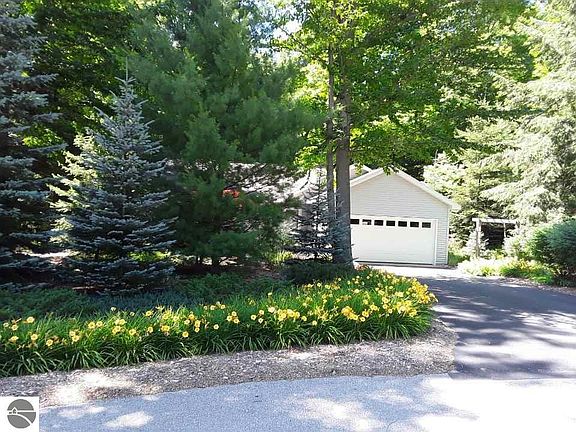 2nd image of 8650 Bent Pine Dr