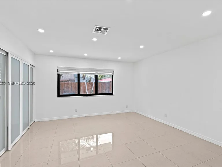 732 SW 95th Ter — Photo 21