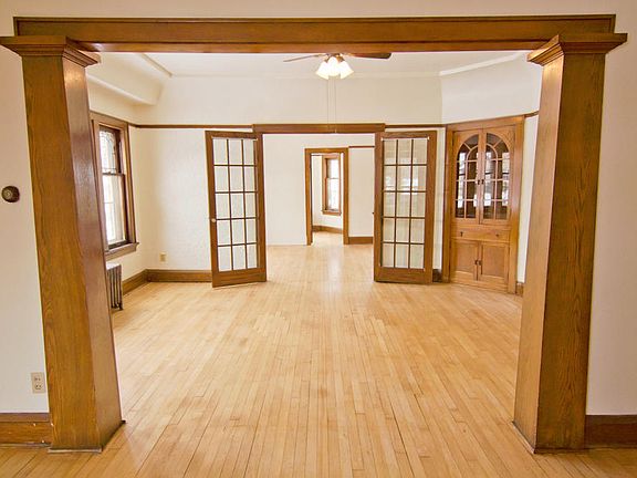 5th image of 3024 E Crawford Ave