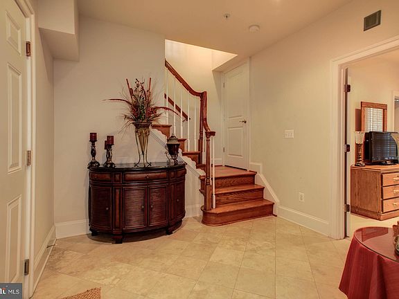 2nd image of 700 Miller La