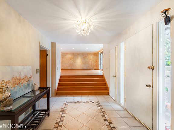 4th image of 21W629 Thorndale Ave