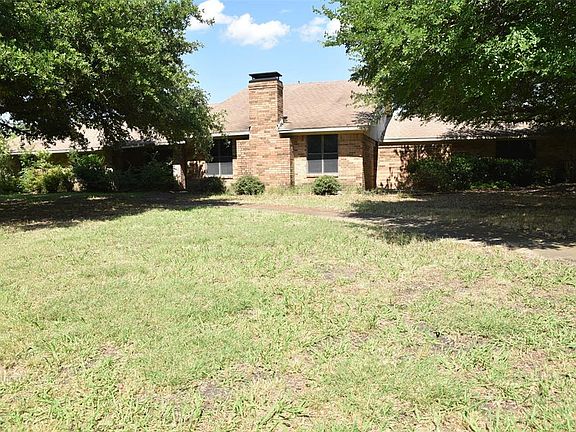 2nd image of 3510 Woodcreek Cir