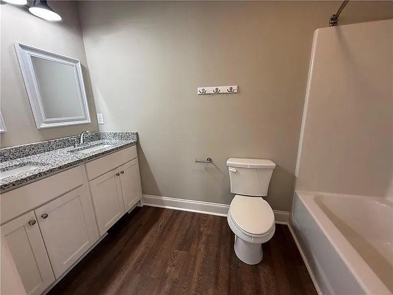 5915 Maiden Ln — Photo 8