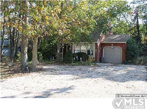 3rd image of 1027 Bay Ave