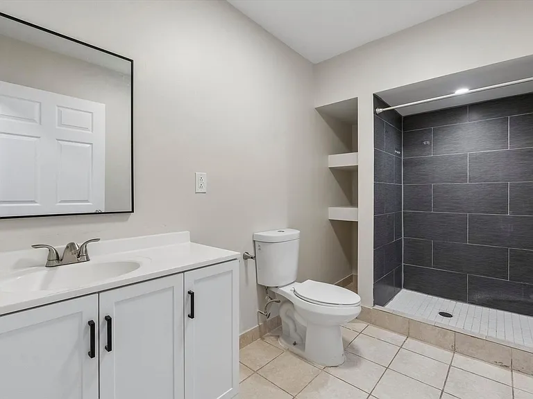 1204 Chestnut St #100 — Photo 16