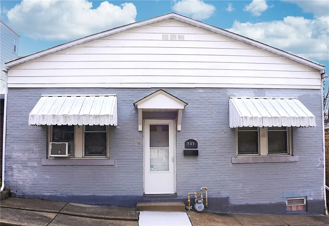 707 Louisa St photo 1