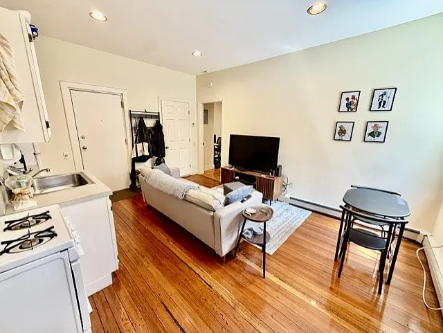 24 Hull St #2R — Photo 16