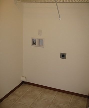 5th image of 249 Fern Ln W