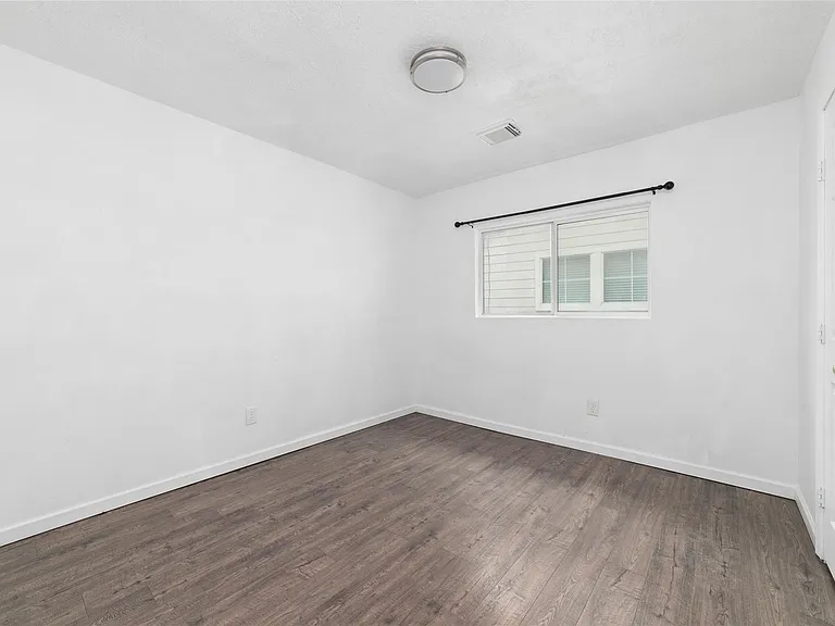 10106 Farrell Dr — Photo 12