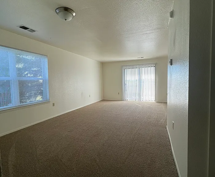 1121 Dakota Dr — Photo 2