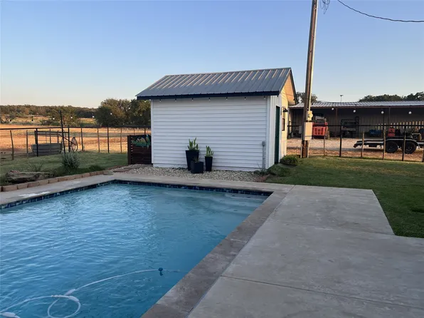 978 Longbranch Rd, Nocona, TX 76255