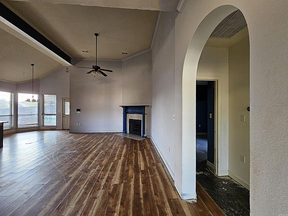 2nd image of 1904 Reveille Cir